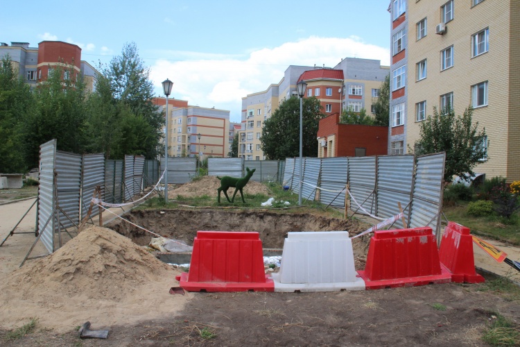 Бульвар в МКР-15 - 35.jpg Бульвар в МКР-15 - 35.jpg